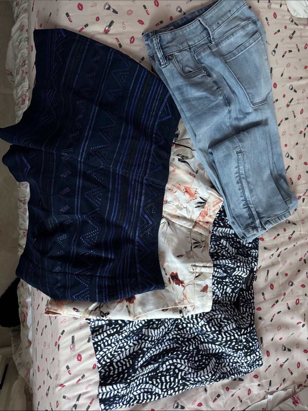 Lot 4 White House black market w pair shorts size 2, 1 shorts sz 4, 1 jeans sz 4